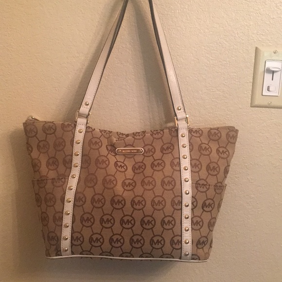 Michael Kors Purse - Picture 1 of 1
